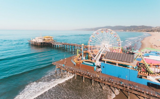 Santa Monica Beach and Pier: a beloved and well-frequented destination